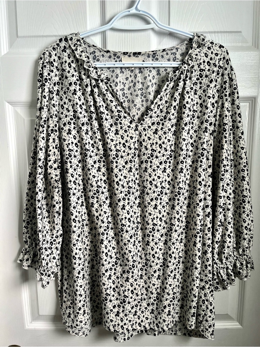 Melloday Blouse Top Ditsy Floral Peasant Size 2X Black White Boho Ruffle V-Neck